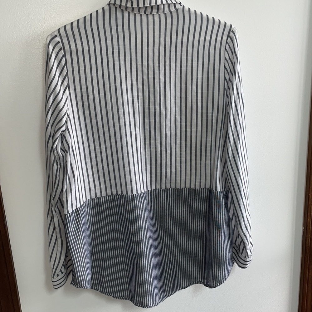 Umgee Striped Button Down Small - image 6